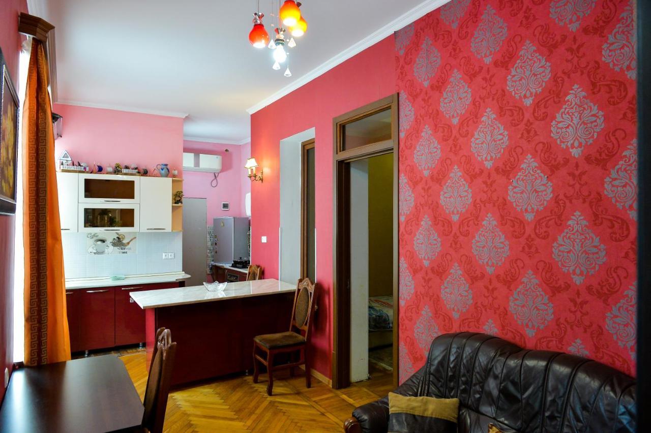クタイシ Ok. Bed & Breakfast エクステリア 写真