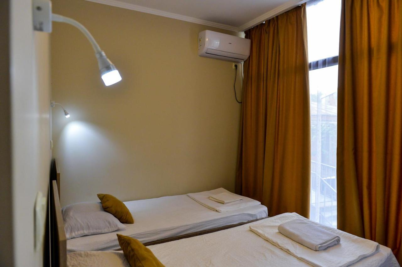 クタイシ Ok. Bed & Breakfast エクステリア 写真