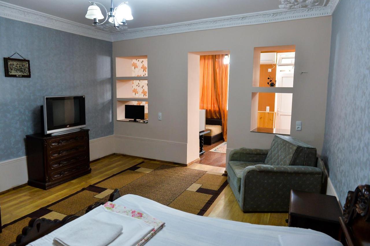 クタイシ Ok. Bed & Breakfast エクステリア 写真
